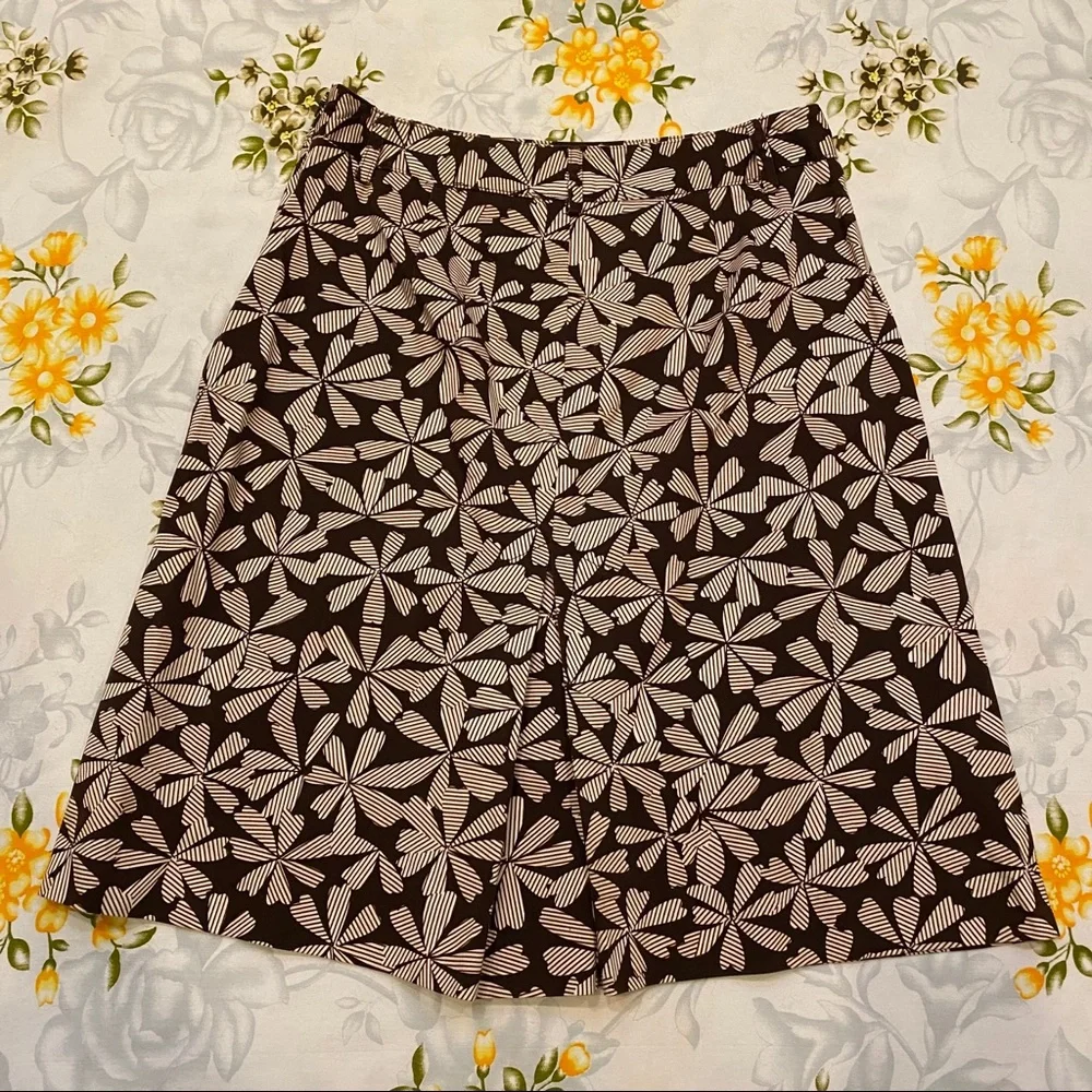 Willi Smith Size 4 Brown Floral Skirt
